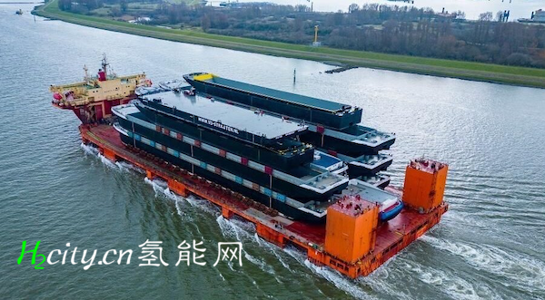 全球首艘内陆氢能船只船体抵达鹿特丹进行最后调试