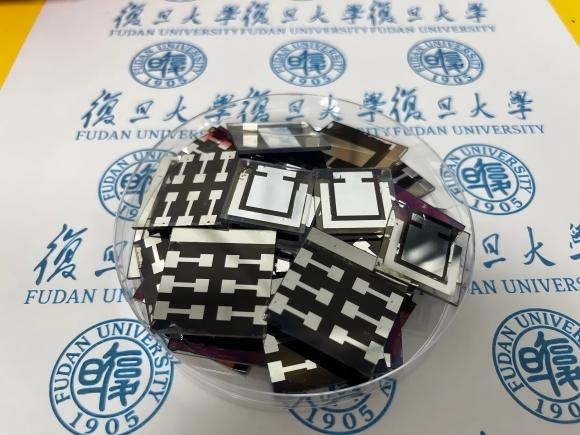 无铅太阳能电池光电转换效率实现突破