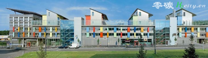 屋顶光伏：德国弗莱堡太阳船和太阳能社区-50 栋独栋联排别墅和 9 栋顶层公寓