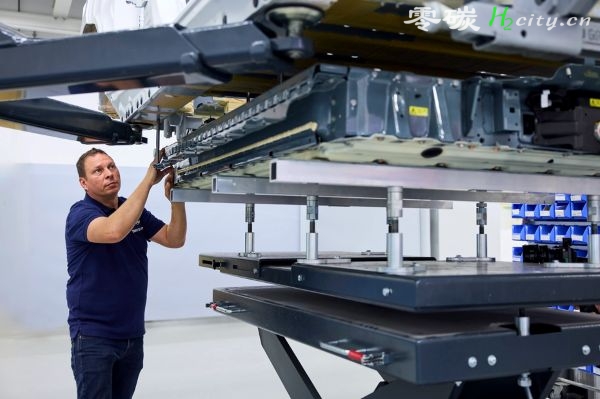 宝马 iX5 Hydrogen 的新型氢气罐